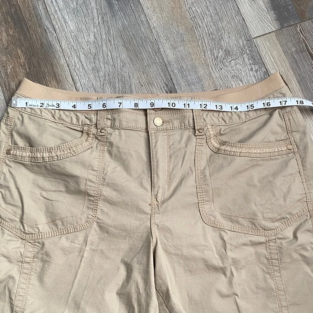 Gloria Vanderbilt Women's Beige Bermuda Shorts